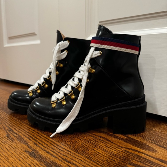 GUCCI GG LEATHER CANVAS ANKLE BOOTS BLACK W/ RED, WHITE, AND BLUE BUCKLE - Picture 2 of 16